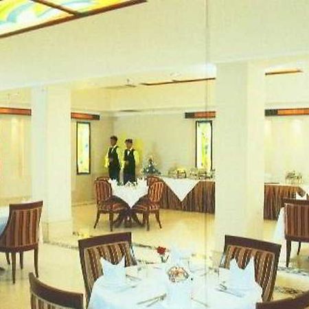 ניו דלהי Hotel Ashoka International מראה חיצוני תמונה